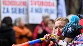 Demonstrace iniciativy Chcípl PES proti novele pandemického zákona na Malostranském náměstí v Praze (15. 2. 2022)