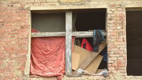 Zchátralý dům v Chebu je letitým problémem. Ohrožuje i zdraví obyvatel.