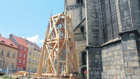 Nové věže, 24 metrů vysoké, mají vrátit kostelu vzhled, jaký měl do konce války