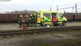 Tragická chyba kvůli selfie: Chlapec (15) vylezl na vagon, smetl ho elektrický výboj