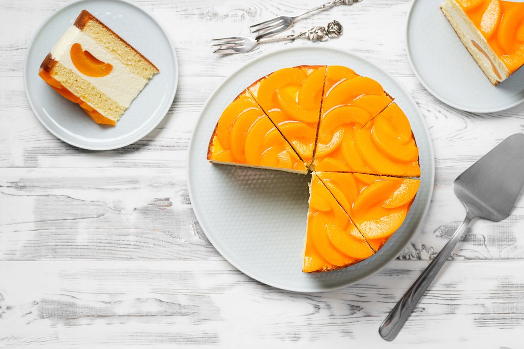 Vynikající dezert v podobě cheesecaku si můžeme dopřát v pečené i nepečené variantě a doplnit jej spoustou ovoce