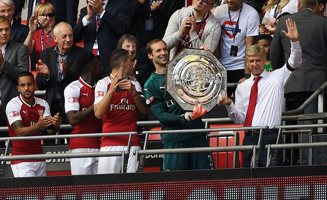 Fotbalisté Arsenalu s Petrem Čechem v brance porazili v anglickém Superpoháru Chelsea 4:1 na penalty. V normální hrací době skončil zápas 1:1.