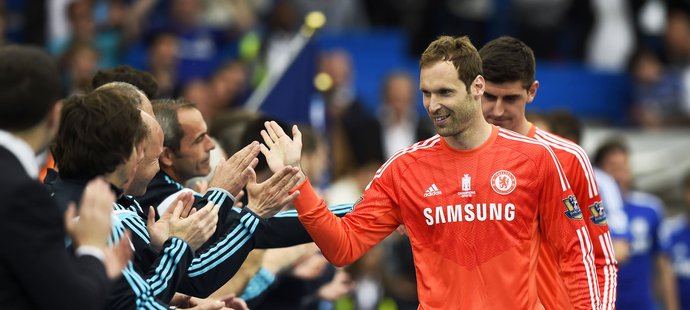 Brankář Chelsea Petr Čech se o své budoucnosti rozhodne příští týden