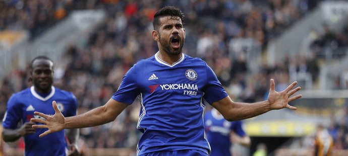 Útočník Chelsea Diego Costa slaví gól proti Hullu