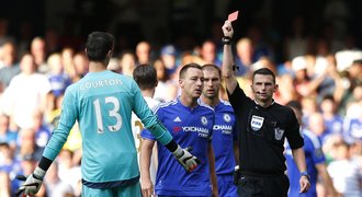 První ligový zápas bez Čecha: Courtois byl vyloučen, Chelsea ztratila