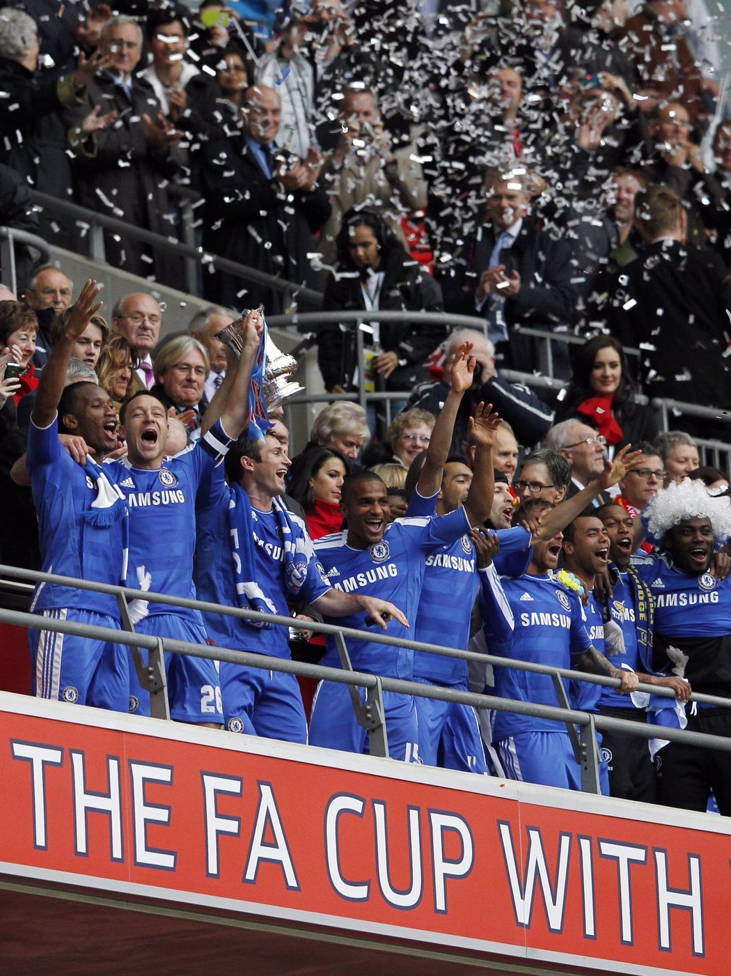 Chelsea ve finále porazila Liverpool 2:1 a vyhrála FA Cup.