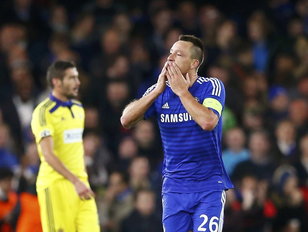 John Terry oslavuje svůj gól z protiútoku Chelsea.