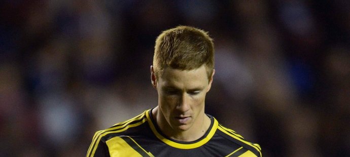 Fernando Torres opouští hřiště v Readingu s hlavou dole