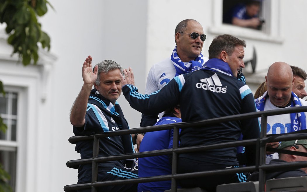 Mistrovskou jízdu si užíval i trenér José Mourinho