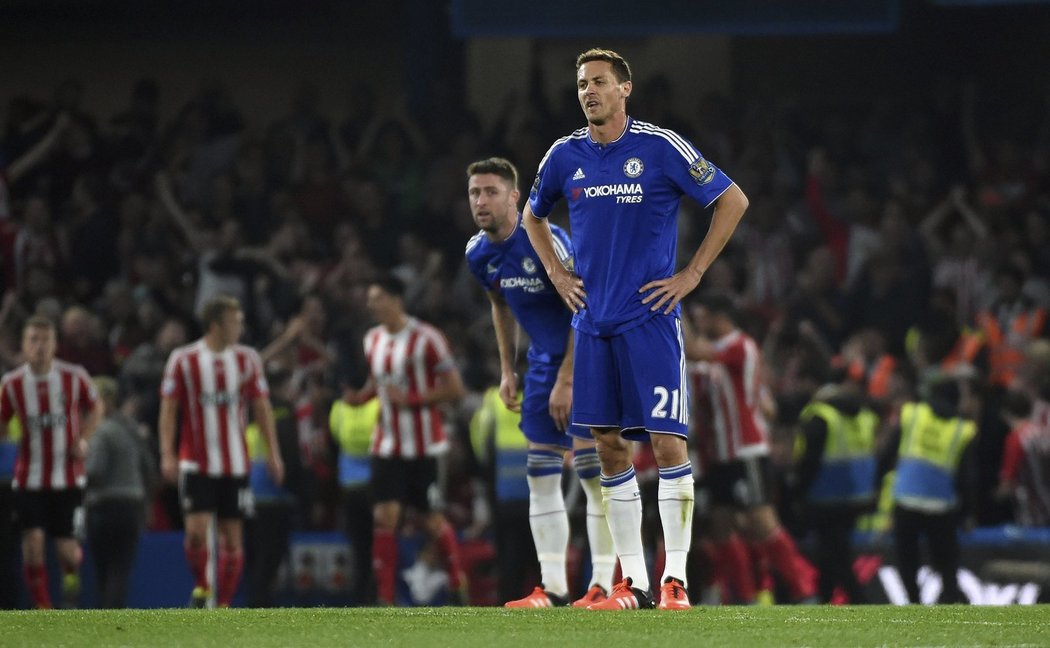 Zklamaní hráči Chelsea po další prohře