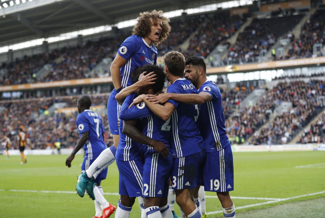 Fotbalisté Chelsea slaví gól v Hullu