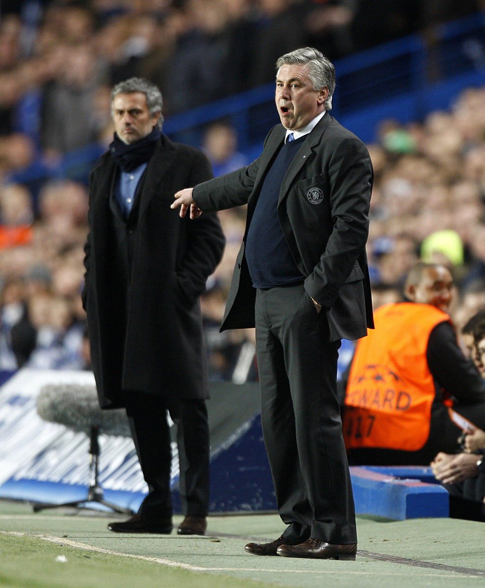 José Mourinho (vlevo) a Carlo Ancelotti.