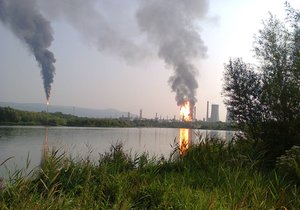 Rybář Pavel zachytil ohnivý sloupec po výbuchu chemičky