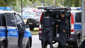 Hrozba bombového útoku u českých hranic: Německá policie evakuovala dům.
