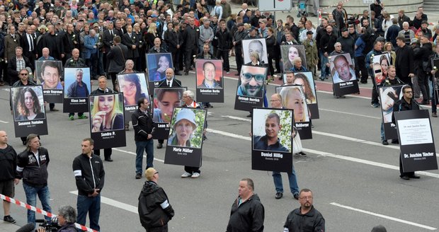 Zbytečný řev? Uprchlíci Němce neukopali. Zemřel na infarkt, ukázala pitva