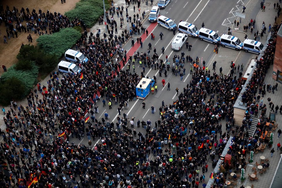 Velký protestní pochod v německém Chemnitzu (1. 9. 2018).