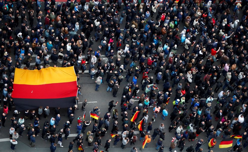 Velký protestní pochod v německém Chemnitzu (1. 9. 2018).
