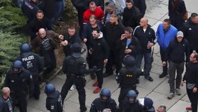Na demonstrace proti migrantům i na akce uspořádané na protest proti pravicovým radikálům a proti nenávisti vůči cizincům dohlíželo celkem 1800 policistů.