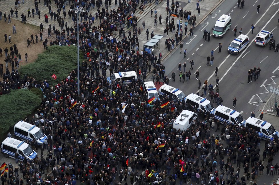 Demonstrace v Chemnitz se vyhrotily.