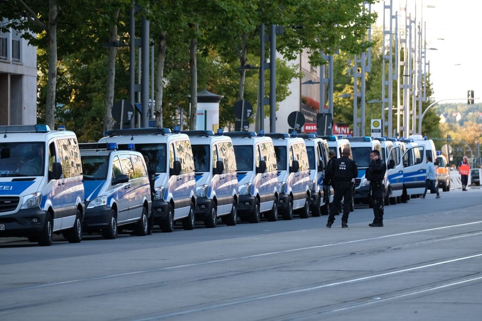 Demonstrace a nepokoje zažilo město Chemnitz. Po vraždě Němce útočil dav na cizince.