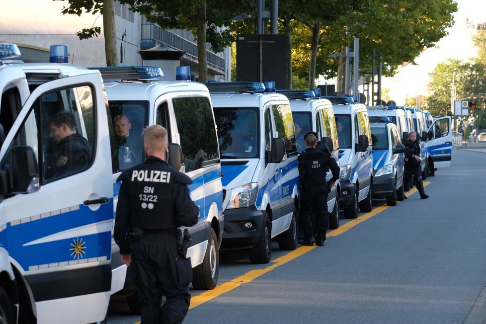 Demonstrace a nepokoje zažilo město Chemnitz. Po vraždě Němce útočil dav na cizince.