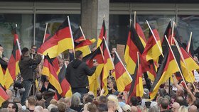 Chemnitzem začaly cloumat protesty po vraždě 35letého Němce.