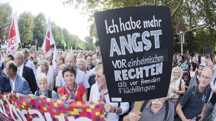 Chemnitzem začaly cloumat protesty po vraždě 35letého Němce