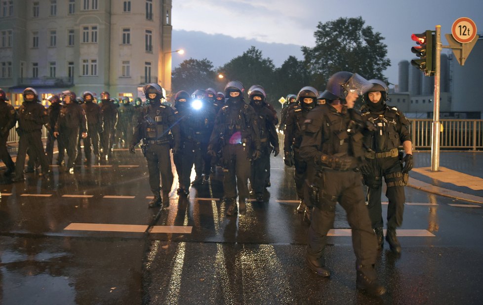 Chemnitzem začaly cloumat protesty po vraždě 35letého Němce