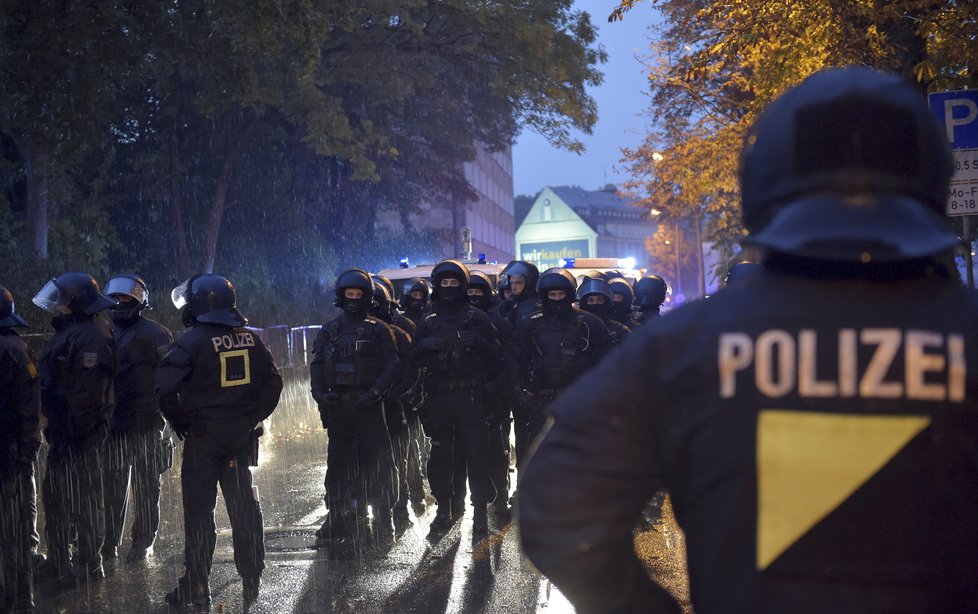 Chemnitzem začaly cloumat protesty po vraždě 35letého Němce