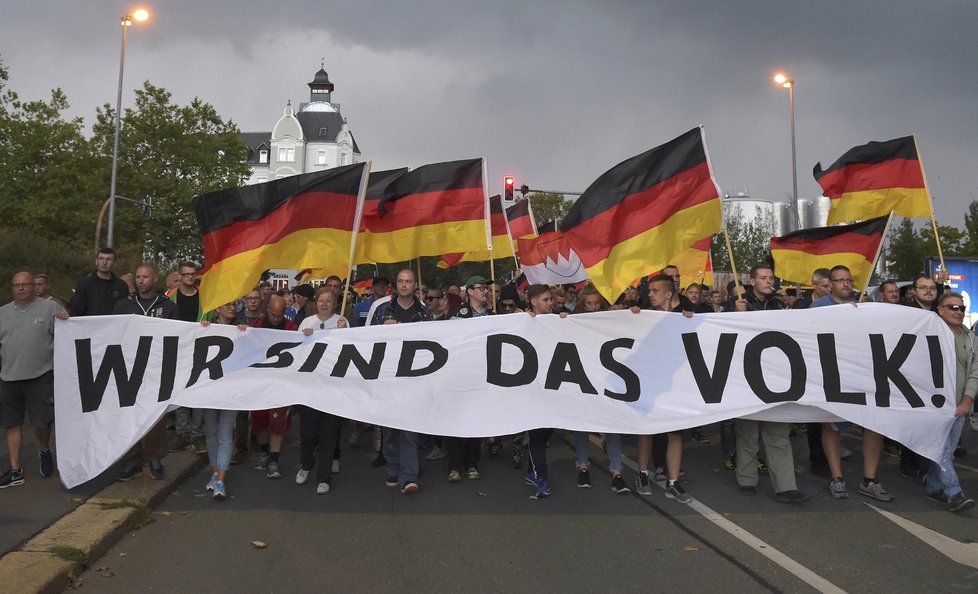 Chemnitzem začaly cloumat protesty po vraždě 35letého Němce.