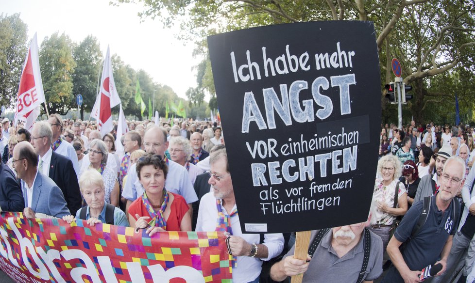 Chemnitzem začaly cloumat protesty po vraždě 35letého Němce.