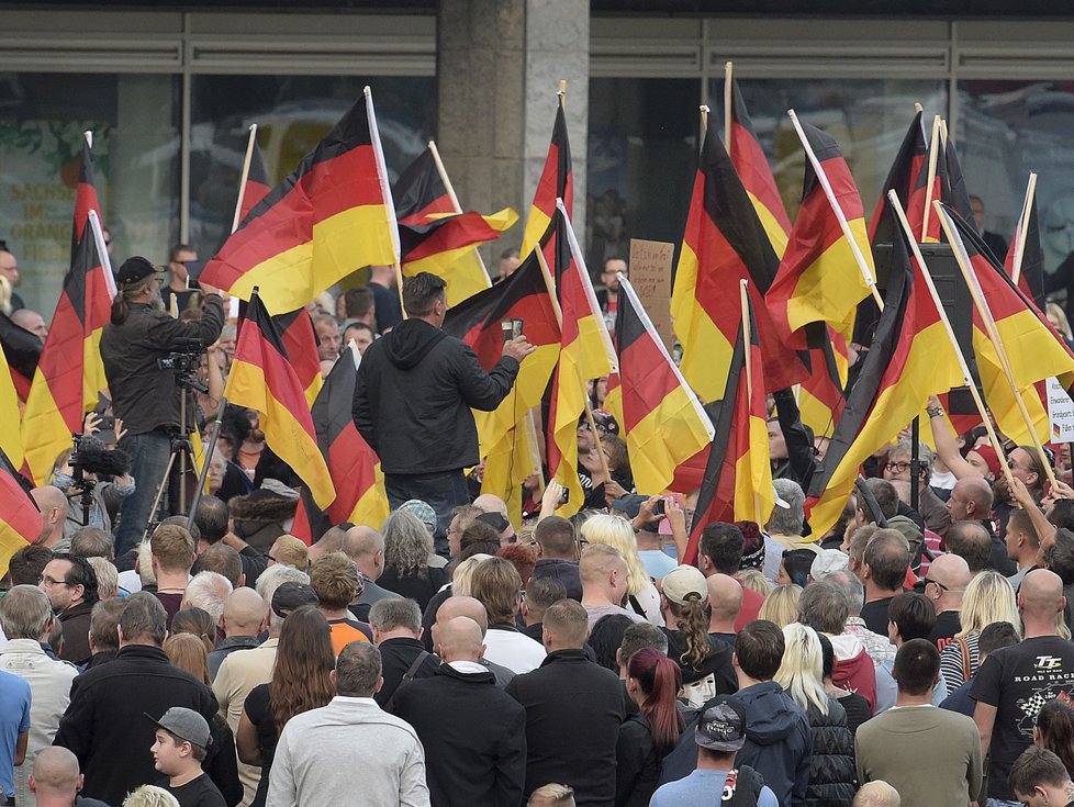 Chemnitzem začaly cloumat protesty po vraždě 35letého Němce.