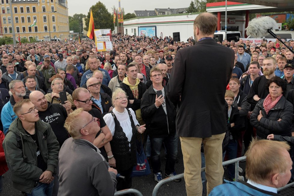 Protesty v Chemnitzu pokračují. Ve čtvrtek se ale obešel po několika dnech bez výtržností.