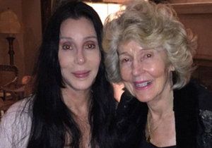 Cher (70) se na Twitteru pochlubila o 20 let starší maminkou.