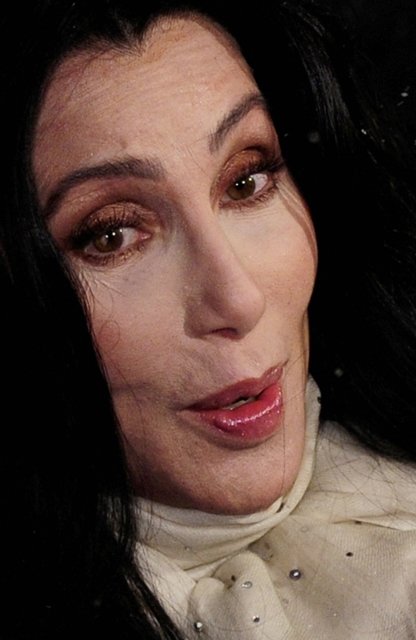 Cher občas vypadá jako maska...