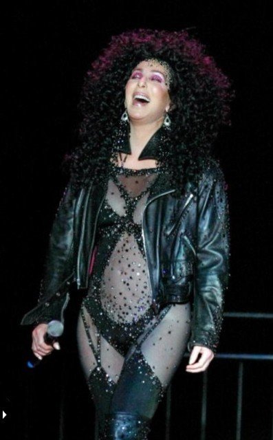 ... a Cher ve stejném modelu v roce 2009.