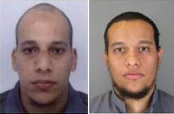Policie vydala snímky obou vrahů a bratrů, zleva: Chérif a Said Kouachiové