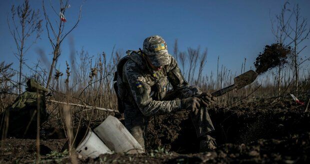Z Ukrajiny se s příchodem zimy vytrácí optimismus. Co může za propad morálky?