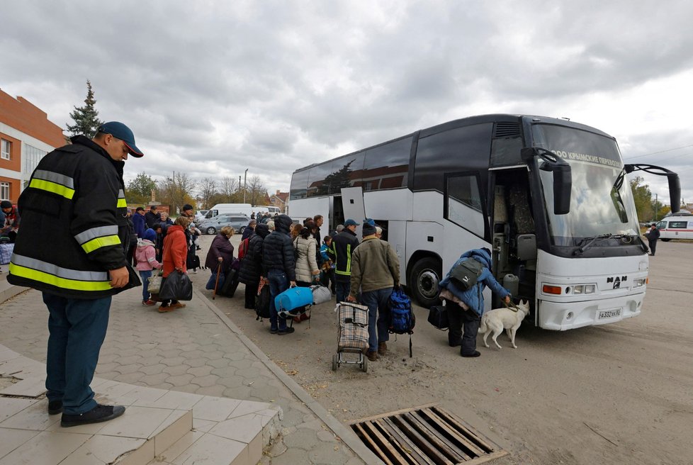 Evakuace obyvatel v Chersonské oblasti (22.10.2022)