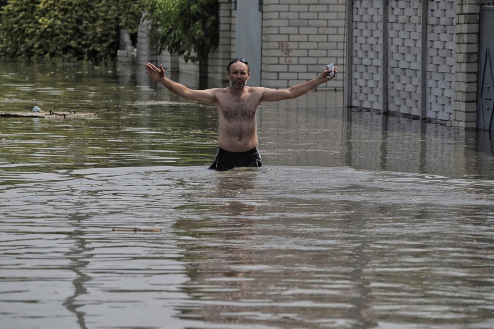 Zaplavené ulice Chersonu (6.6.2023)