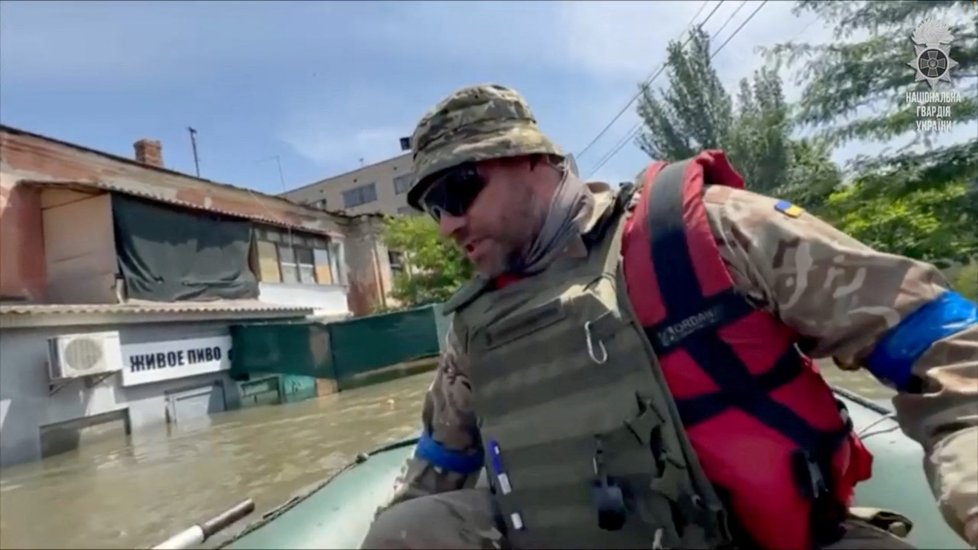 Evakuace před záplavami v Chersonu (7.6.2023)