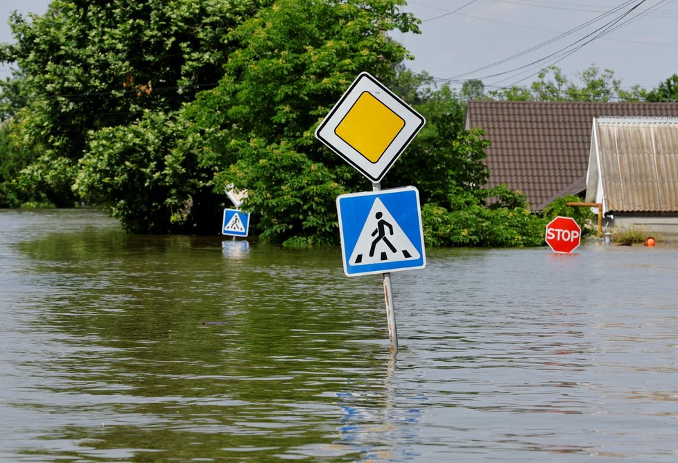 V Chersonské oblasti pokračují záplavy (9.6.2023)