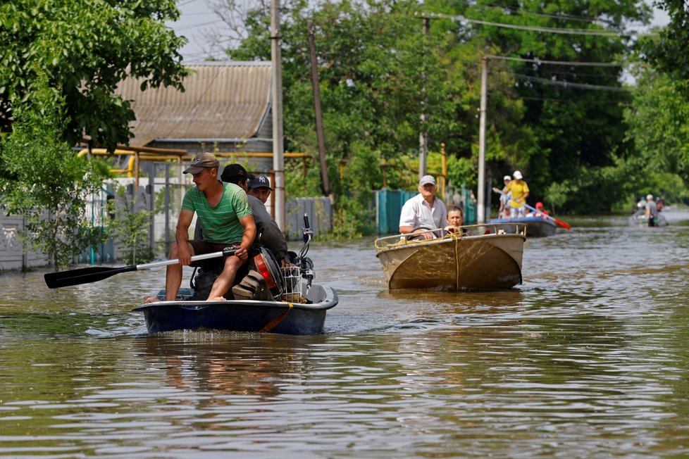 V Chersonské oblasti pokračují záplavy (9.6.2023).
