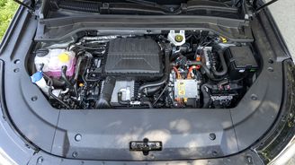 Přeplňovaná patnáctistovka chery rozhodně není špatný motor, je velmi tichý a kultivovaný. Přes tvrzení o extrémní účinnosti je ale jeho spotřeba vyšší než u škodovky. Přeplňovaná patnáctistovka chery rozhodně není špatný motor, je velmi tichý a kultivovaný. Přes tvrzení o extrémní účinnosti je ale jeho spotřeba vyšší než u škodovky.