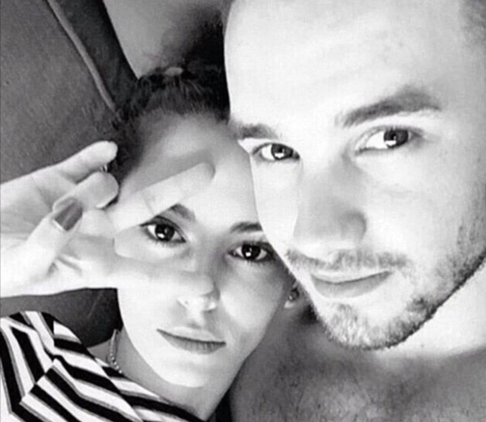 Touto fotkou na Instagramu Liam Payne (22) z One Direction a zpěvačka Cheryl Cole (32) potvrdili svůj vztah.