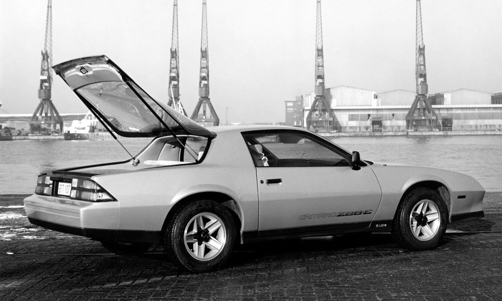 Na ženevském autosalonu v roce 1982 byla vystavena evropská verze Camaro Z28-E, kde písmeno E bylo zkratkou slova Export.