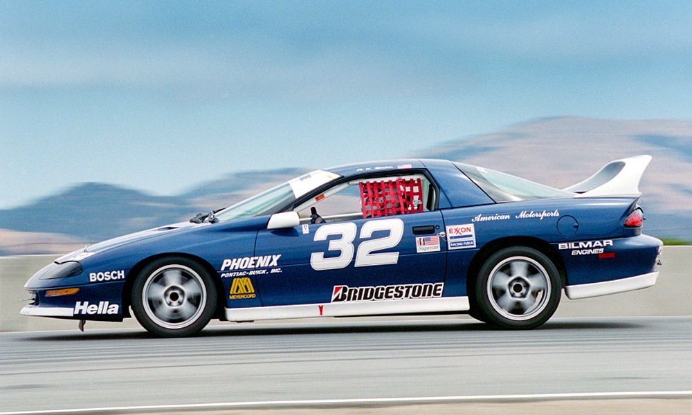 Kupé Chevrolet Camaro z roku 1994, upravené pro americké závody IMSA (International Motor Sports Association).