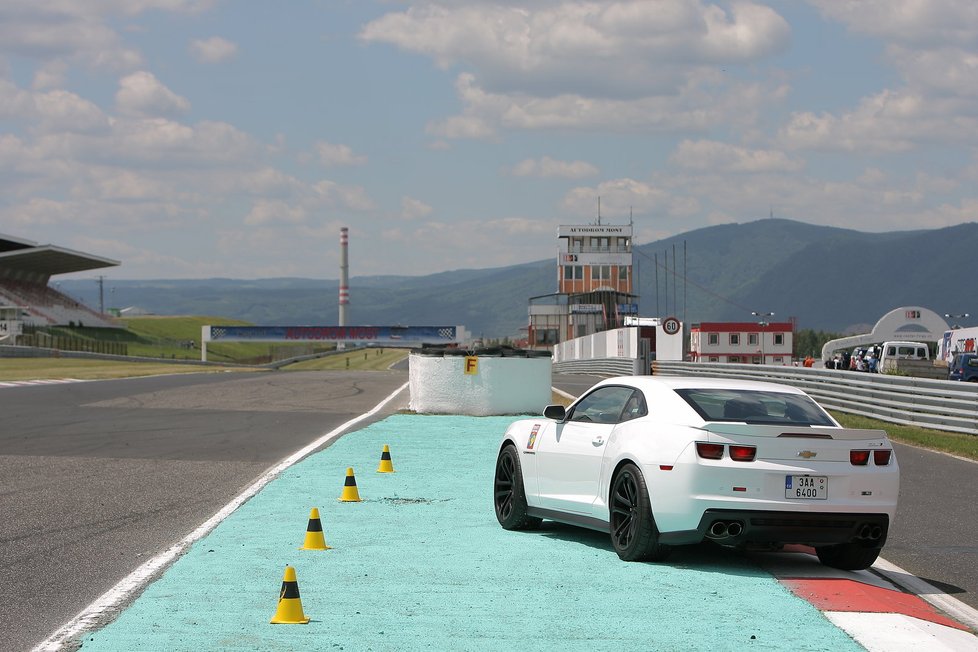 Chevrolet Camaro ZL1 AT