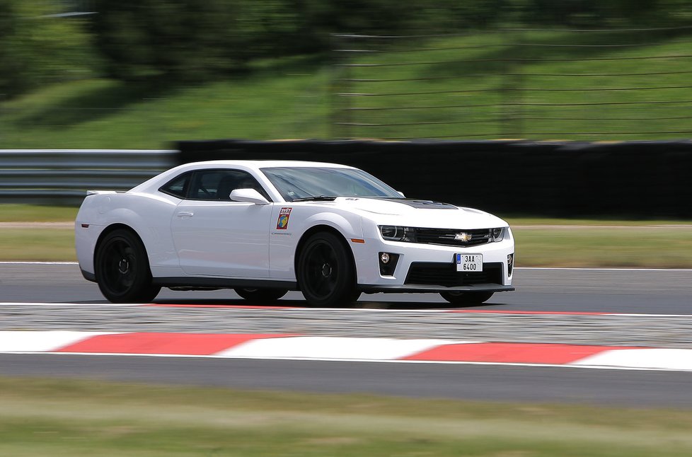 Chevrolet Camaro ZL1 AT