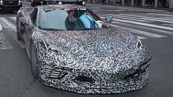 Premiéra radikálního Chevroletu Corvette C8 potvrzena. Supersport s motorem uprostřed se ukáže v létě